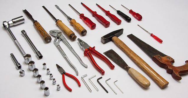 Tout savoir sur les outils indispensables dans sa caisse à outils
